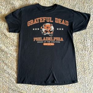 Grateful Dead black medium-size t-shirt featuring dancing bear on hockey skates.